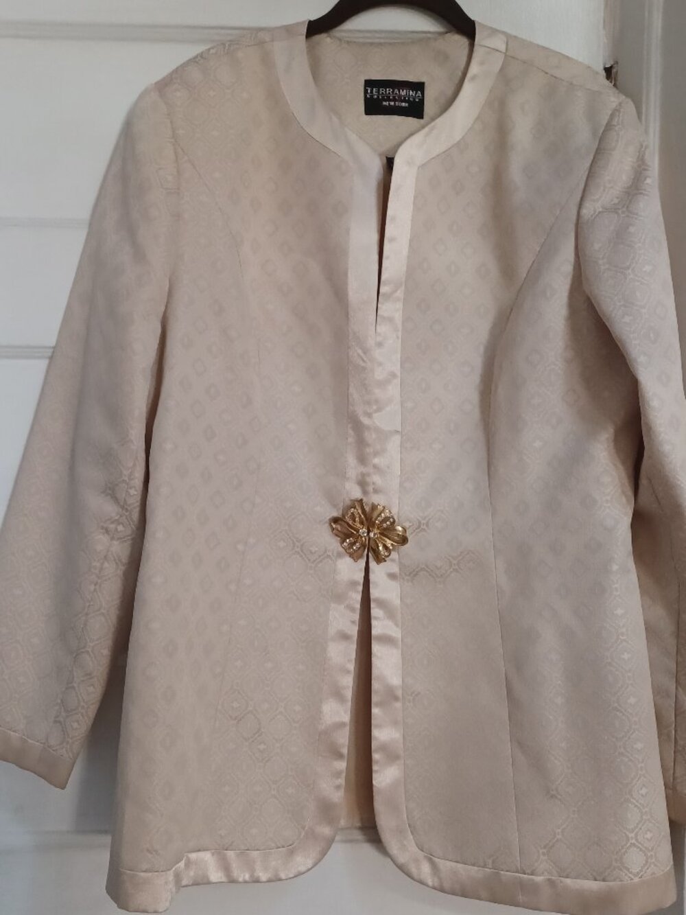 Ivory/Off White Skirt Set, sz 14 by Terramina Collection. sz 14